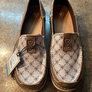 Women’s Ariat Cruiser, slip on shoe size 7.5